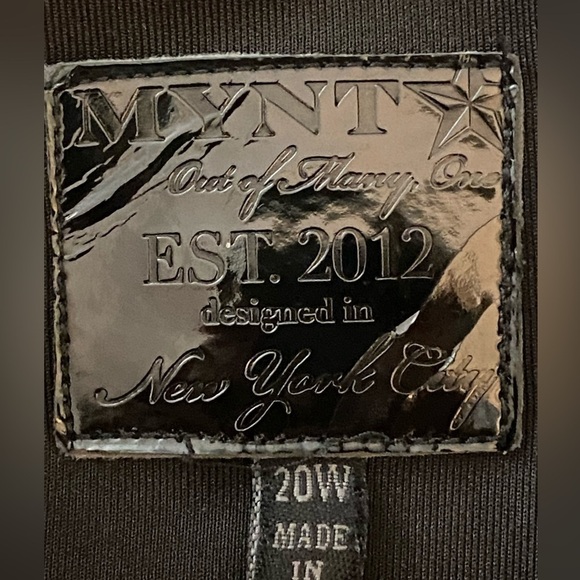 Mynt jacket or blazer, black with asymmetrical white lapel. Size 20W. - Picture 4 of 8